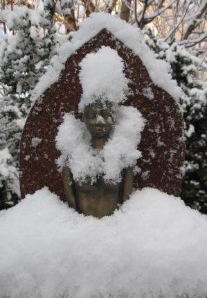 Die Buddha, Skulptur von Annemarie Waibel