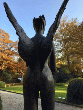 "Element Feuer" von Annemarie Waibel in der Villa Meier Severini Zollikon