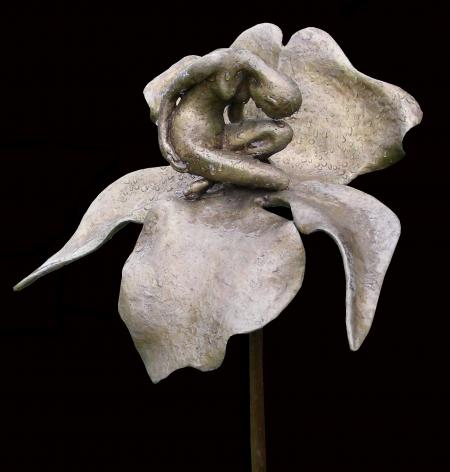 Frau in Blüte, Skulptur von Annemarie Waibel